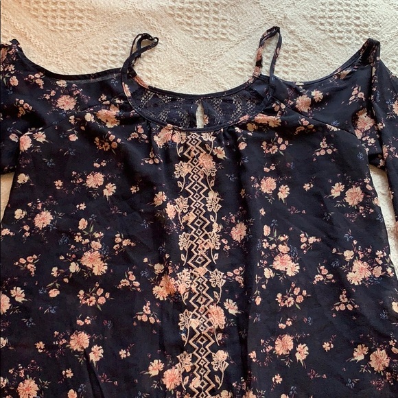 Blouse - Picture 2 of 5